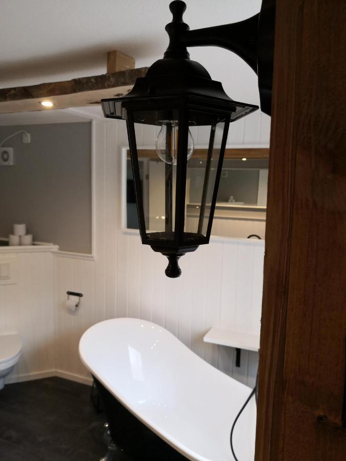 Old School Pa Eidslandet - Exclusive Apartment ภายนอก รูปภาพ